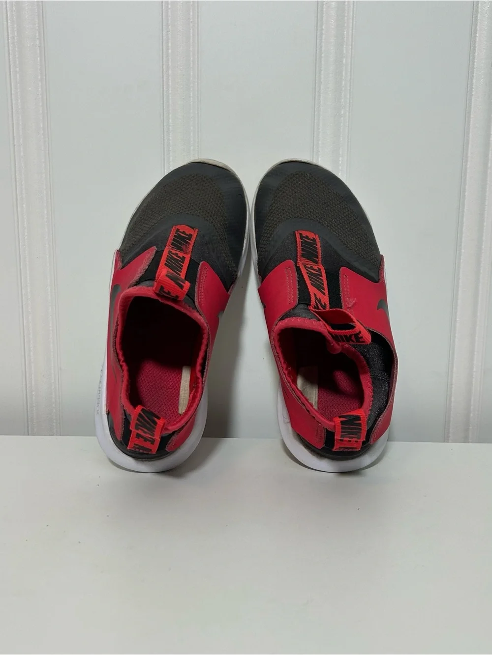 Nike flex runner Kids Red and Black Slip-On Athletic Shoes